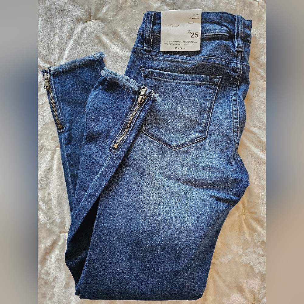 NWT KanCan Midrise Skinny Jeans size 3/25